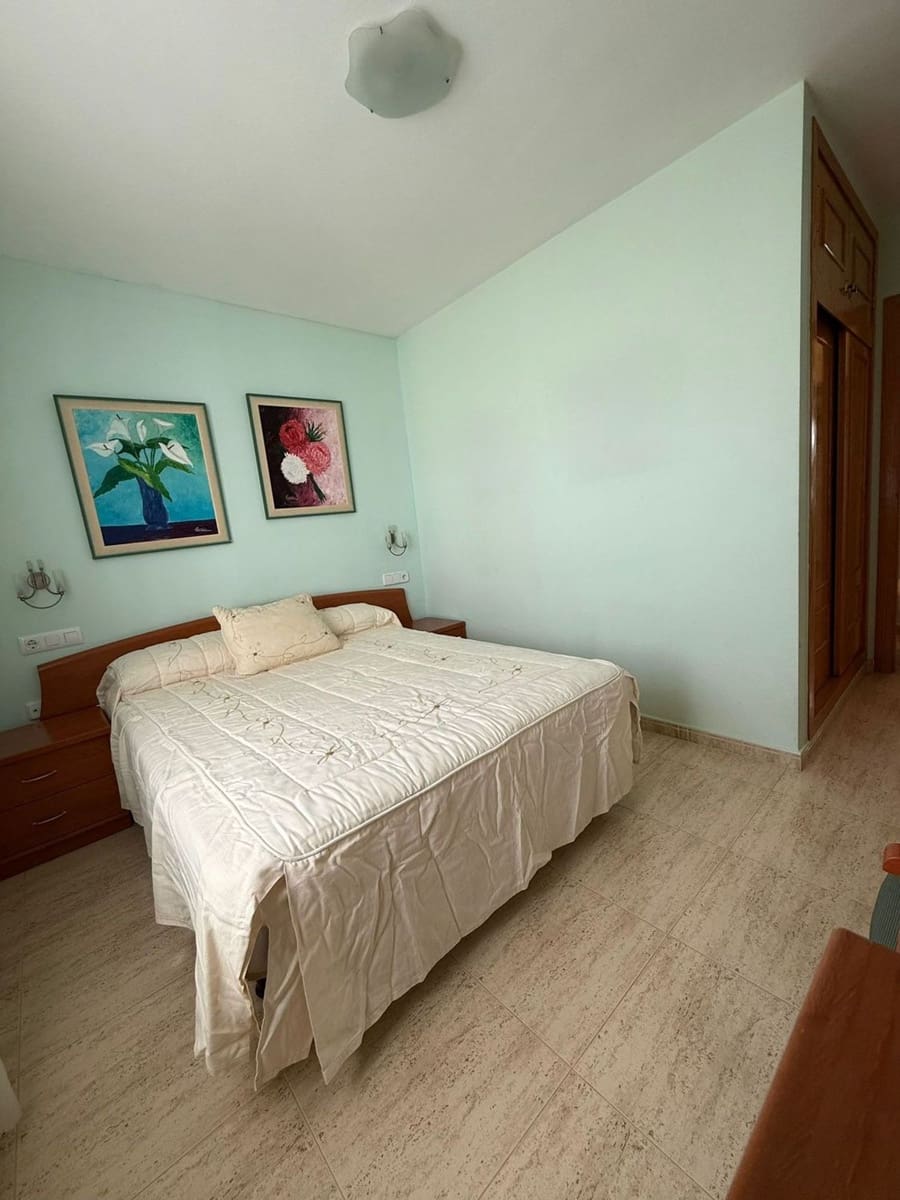 Adosado de 4 habitaciones en Pilar de la Horadada en venta - 254.000 € (Ref: 9468200)