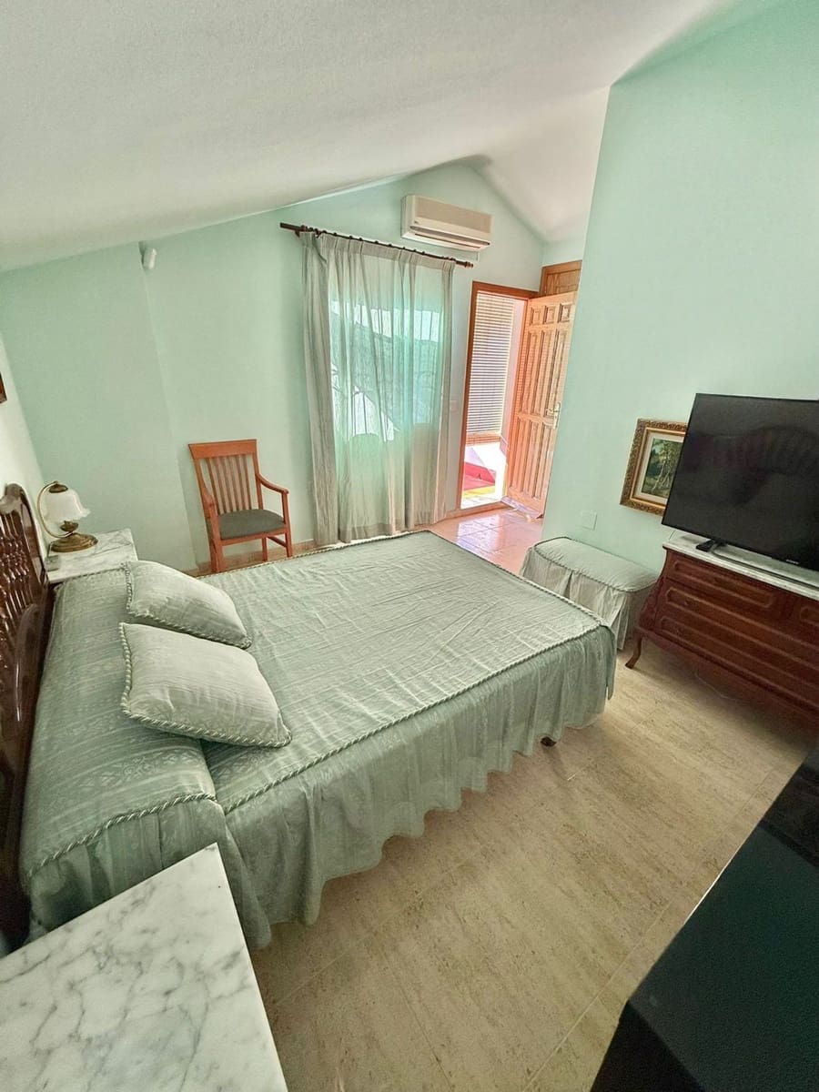 Adosado de 4 habitaciones en Pilar de la Horadada en venta - 254.000 € (Ref: 9468200)