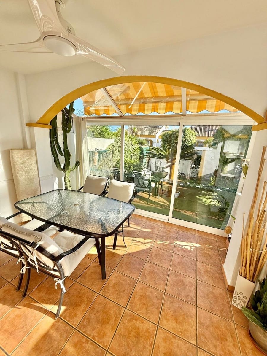 Adosado de 4 habitaciones en Pilar de la Horadada en venta - 254.000 € (Ref: 9468200)