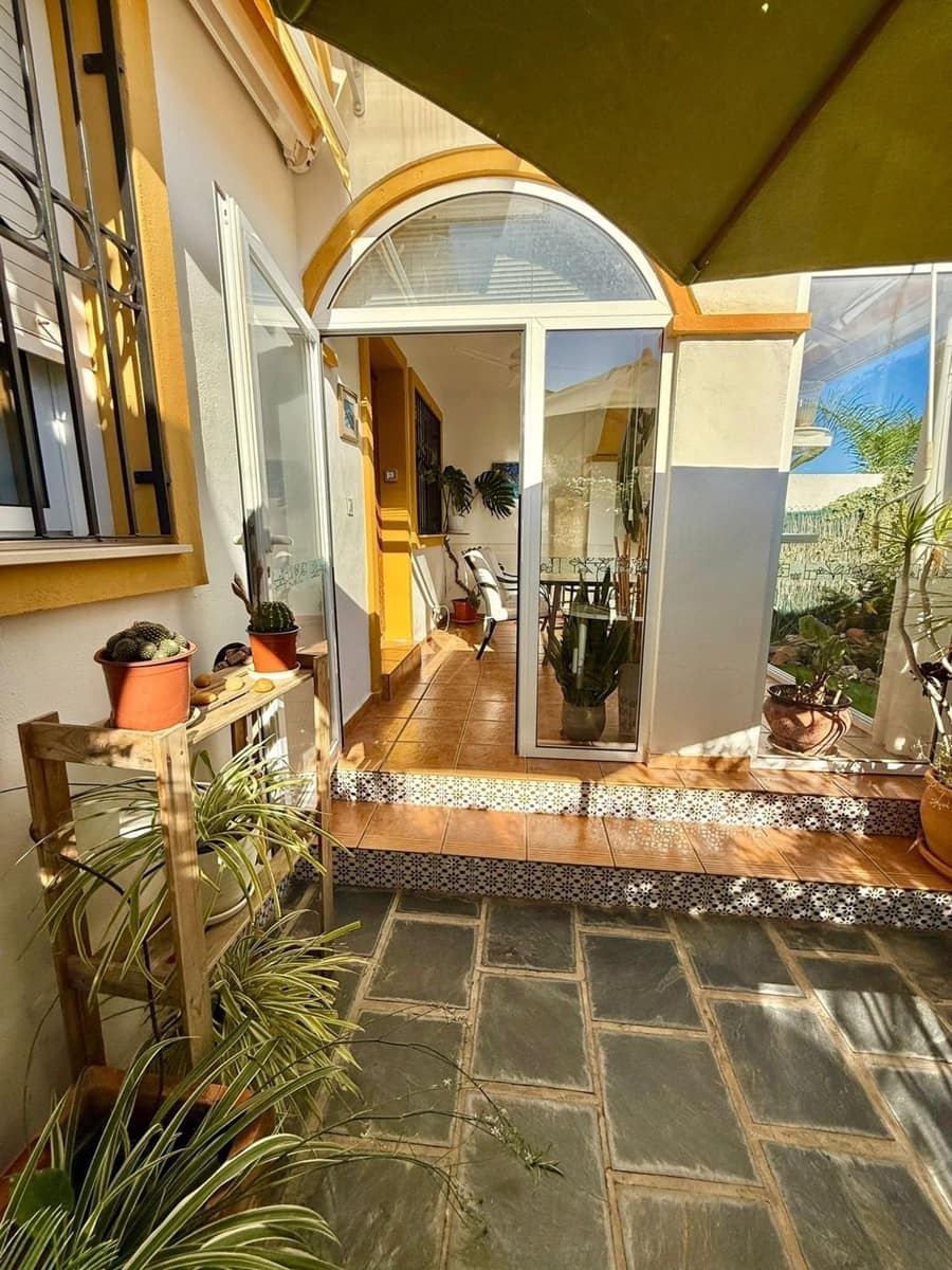 Adosado de 4 habitaciones en Pilar de la Horadada en venta - 254.000 € (Ref: 9468200)