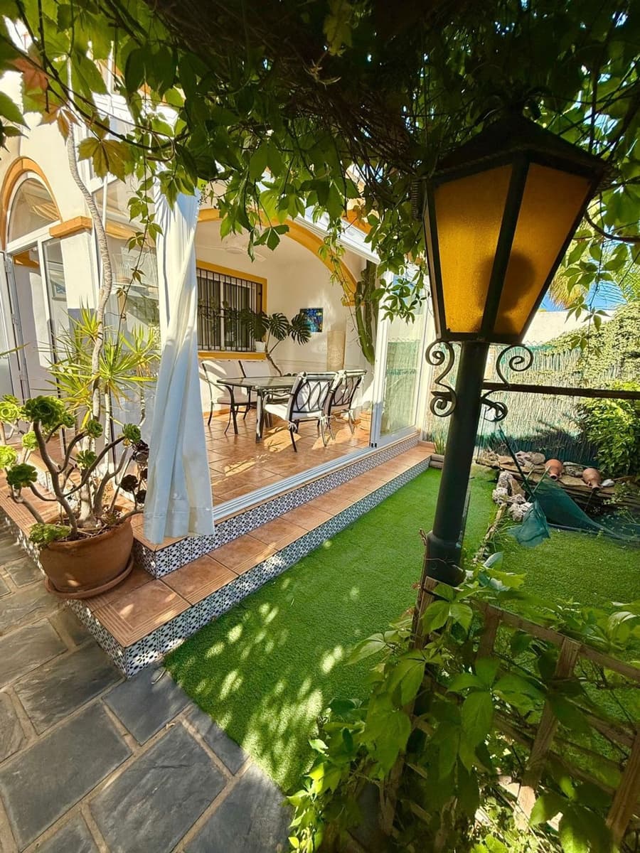 Adosado de 4 habitaciones en Pilar de la Horadada en venta - 254.000 € (Ref: 9468200)