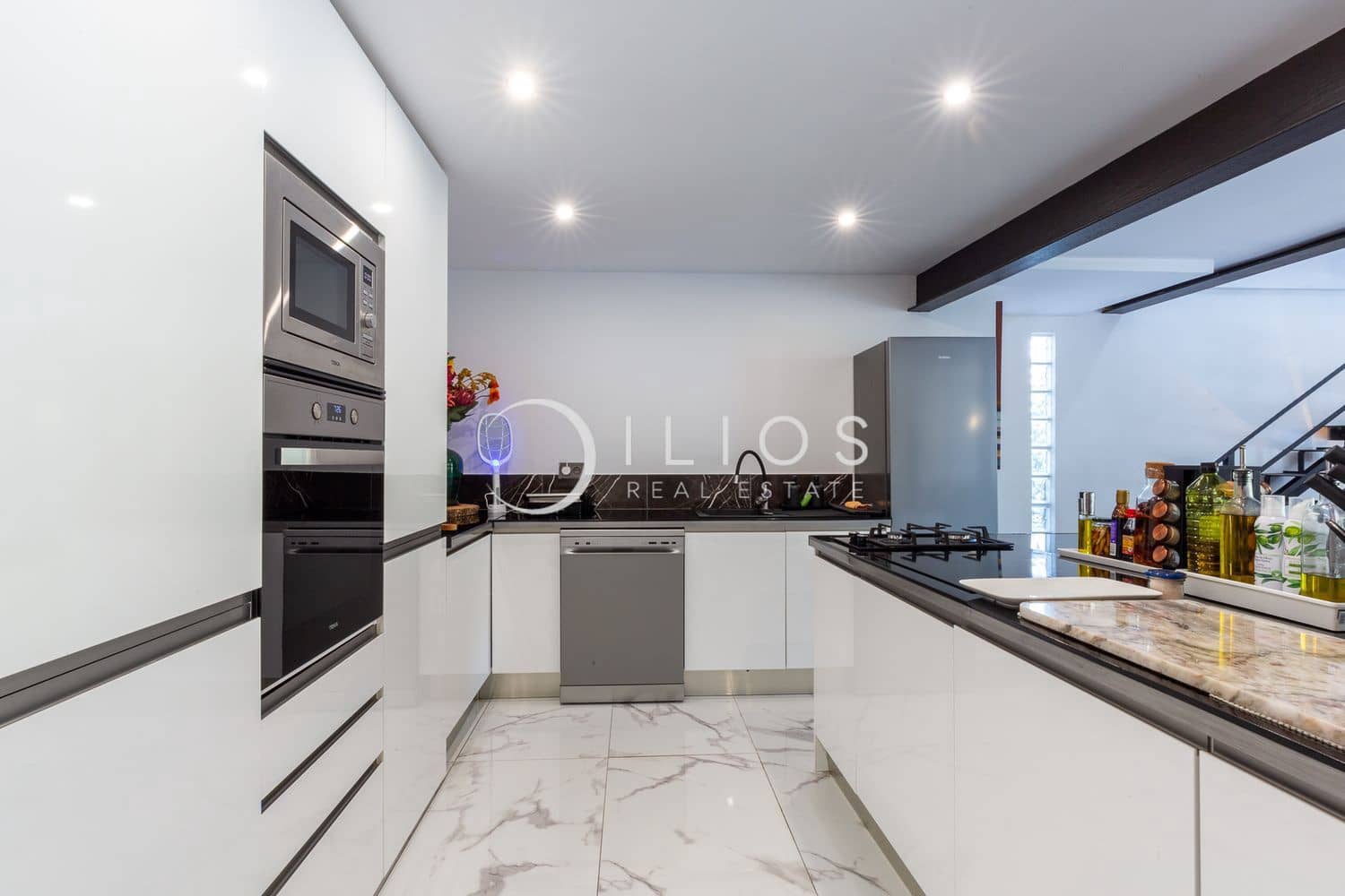 4 bedroom Villa for sale in Bunol with pool garage - € 250,000 (Ref: 9483834)