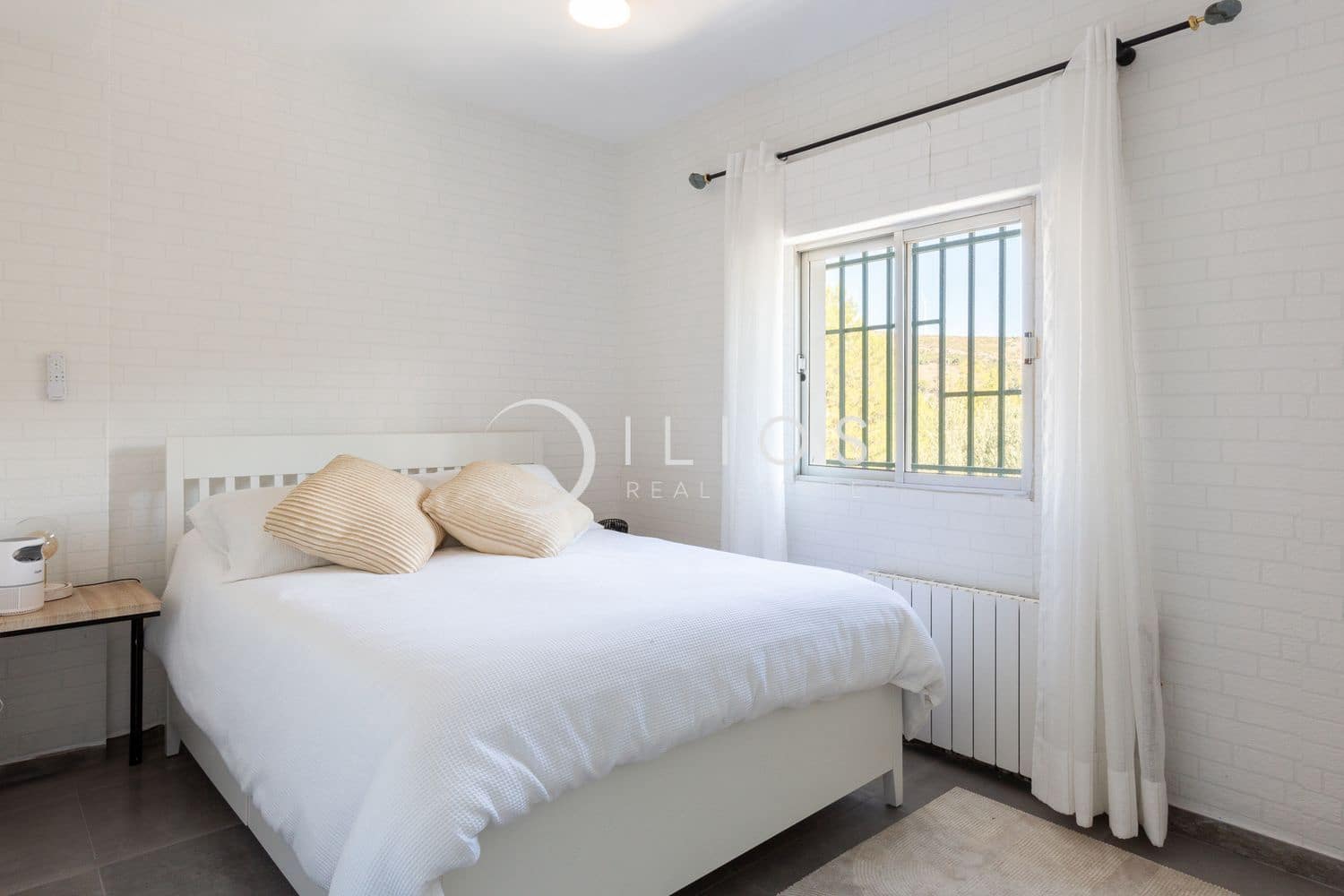 4 bedroom Villa for sale in Bunol with pool garage - € 250,000 (Ref: 9483834)