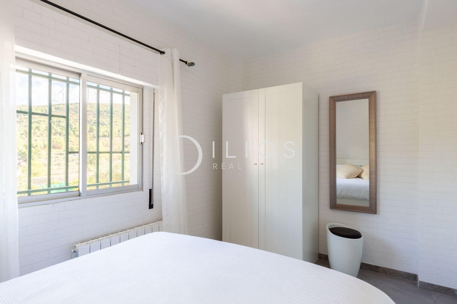 4 bedroom Villa for sale in Bunol with pool garage - € 250,000 (Ref: 9483834)