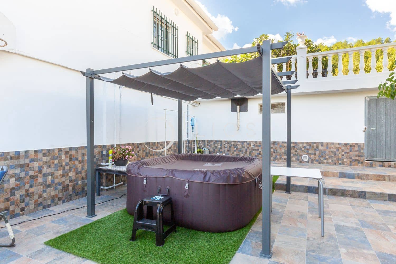 4 bedroom Villa for sale in Bunol with pool garage - € 250,000 (Ref: 9483834)