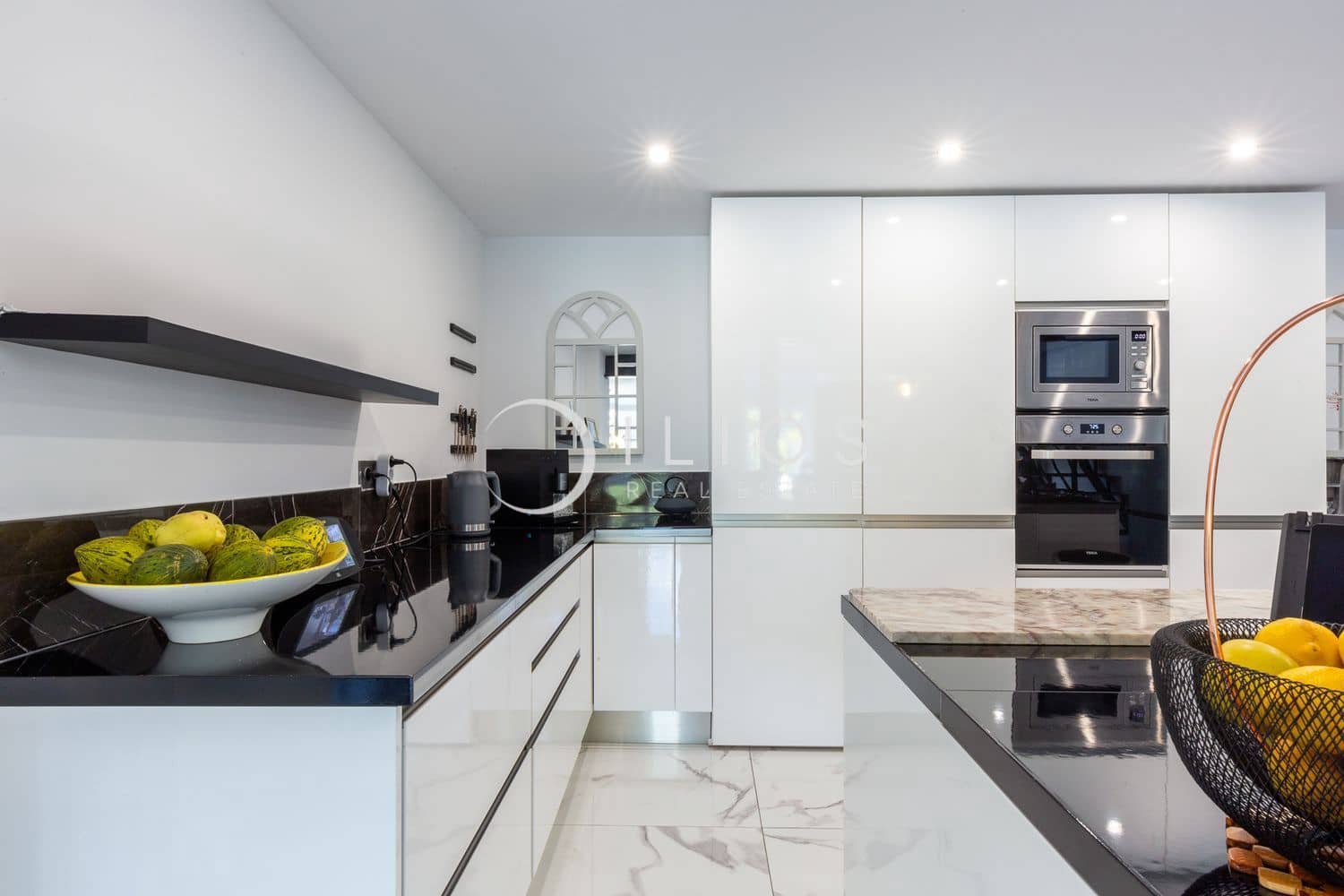4 bedroom Villa for sale in Bunol with pool garage - € 250,000 (Ref: 9483834)