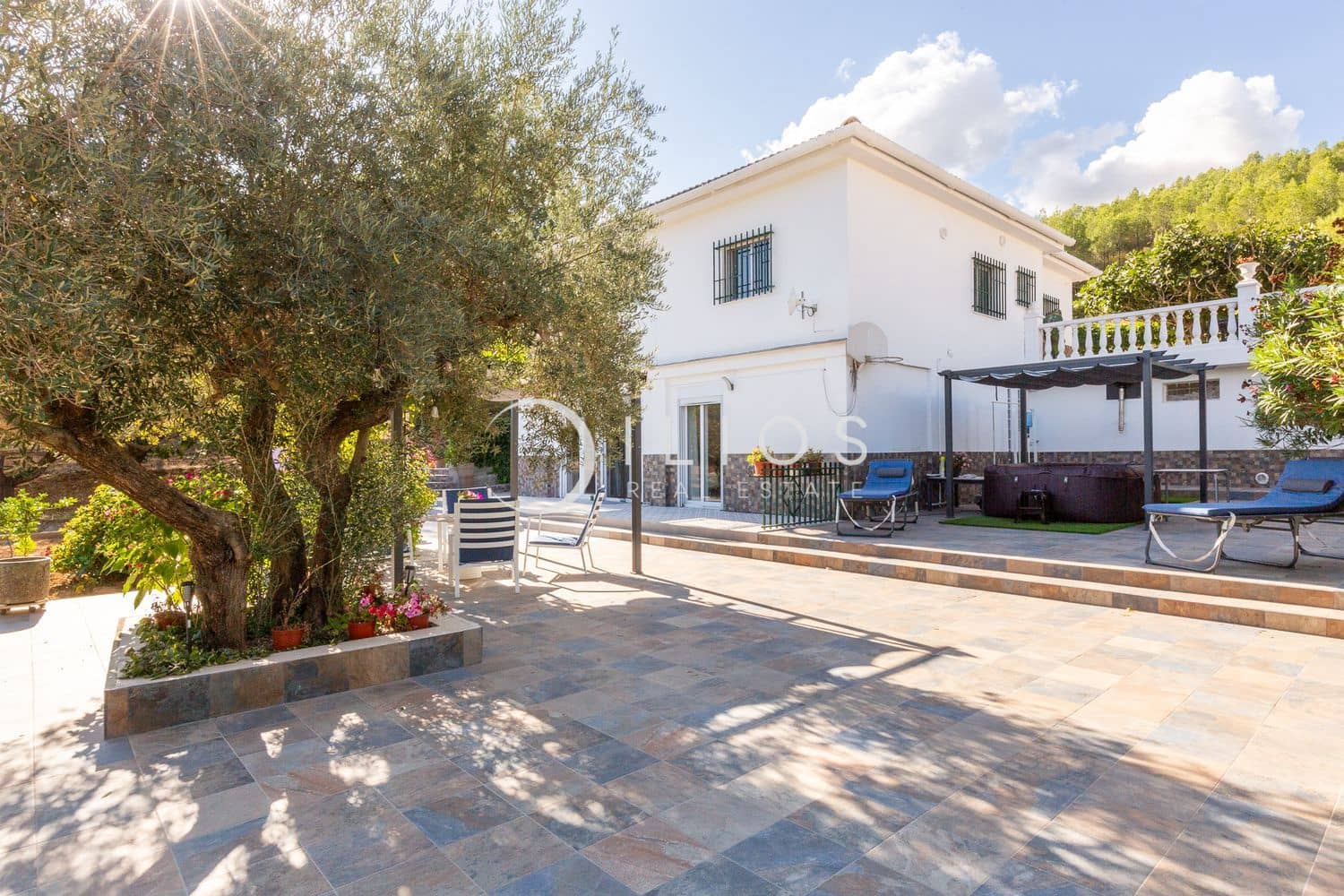 4 bedroom Villa for sale in Bunol with pool garage - € 250,000 (Ref: 9483834)