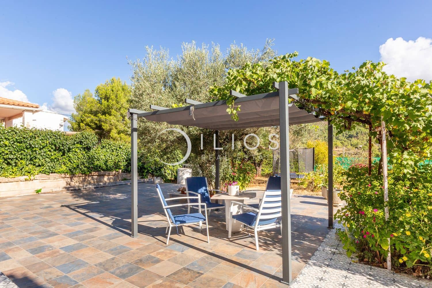 4 bedroom Villa for sale in Bunol with pool garage - € 250,000 (Ref: 9483834)