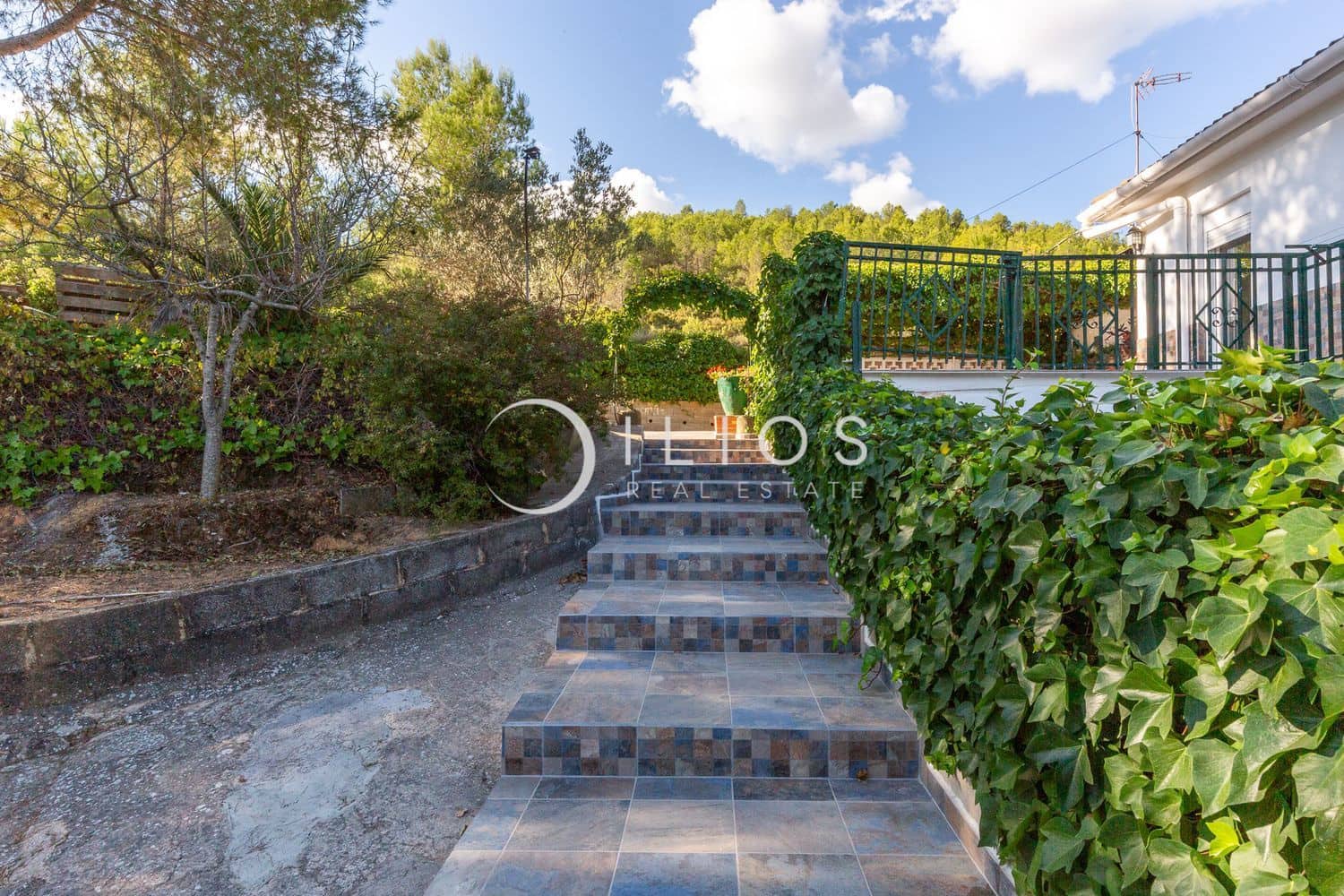 4 bedroom Villa for sale in Bunol with pool garage - € 250,000 (Ref: 9483834)