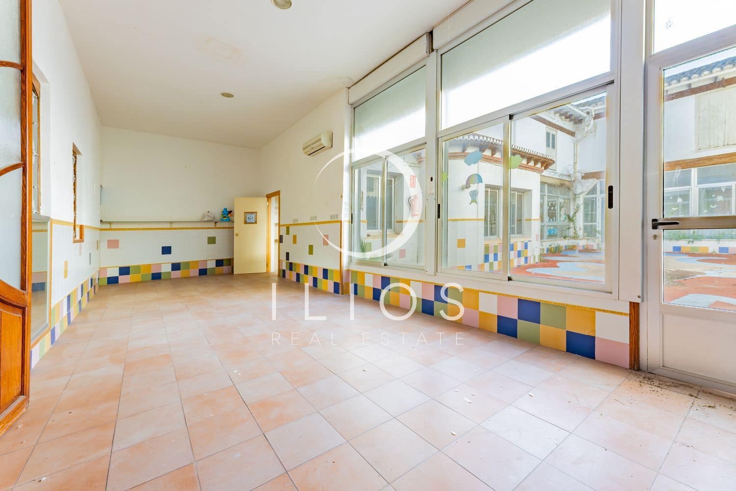 Kommersiell till salu i Bonrepos i Mirambell - 690 000 € (Ref: 9661643)