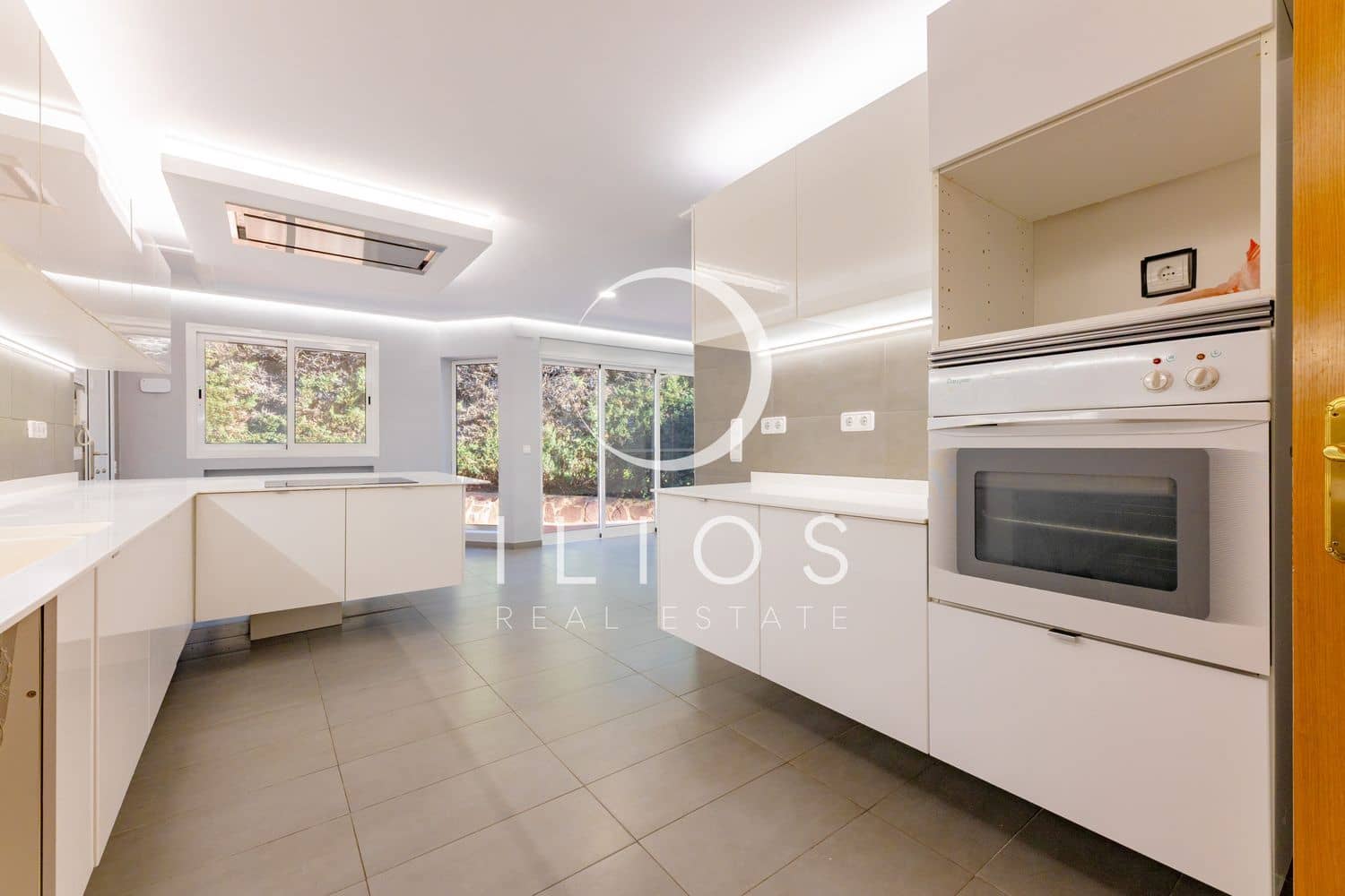 Chalet de 6 habitaciones en València ciudad en alquiler con piscina - 5.500 € (Ref: 9679697)