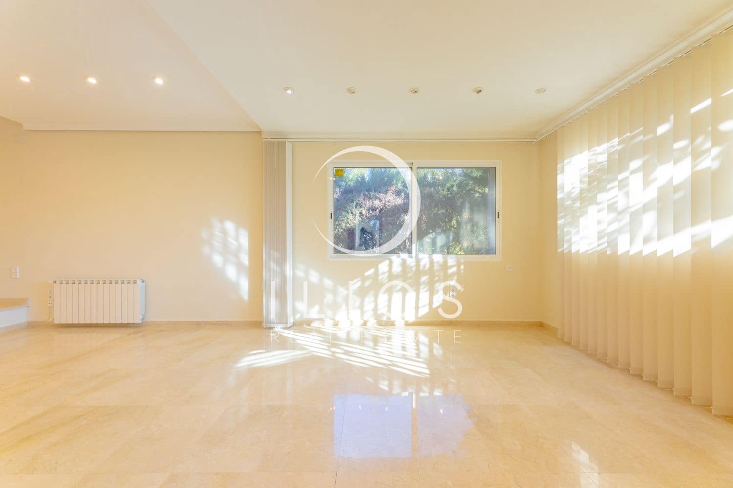 Chalet de 6 habitaciones en València ciudad en alquiler con piscina - 5.500 € (Ref: 9679697)