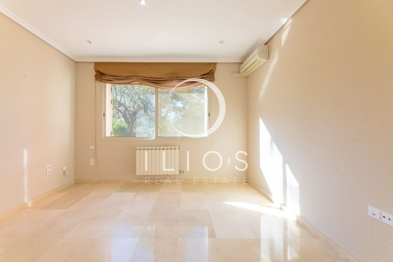 Chalet de 6 habitaciones en València ciudad en alquiler con piscina - 5.500 € (Ref: 9679697)