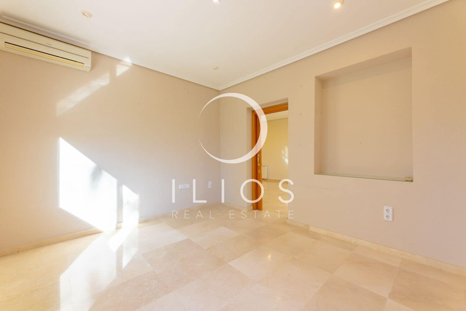 Chalet de 6 habitaciones en València ciudad en alquiler con piscina - 5.500 € (Ref: 9679697)