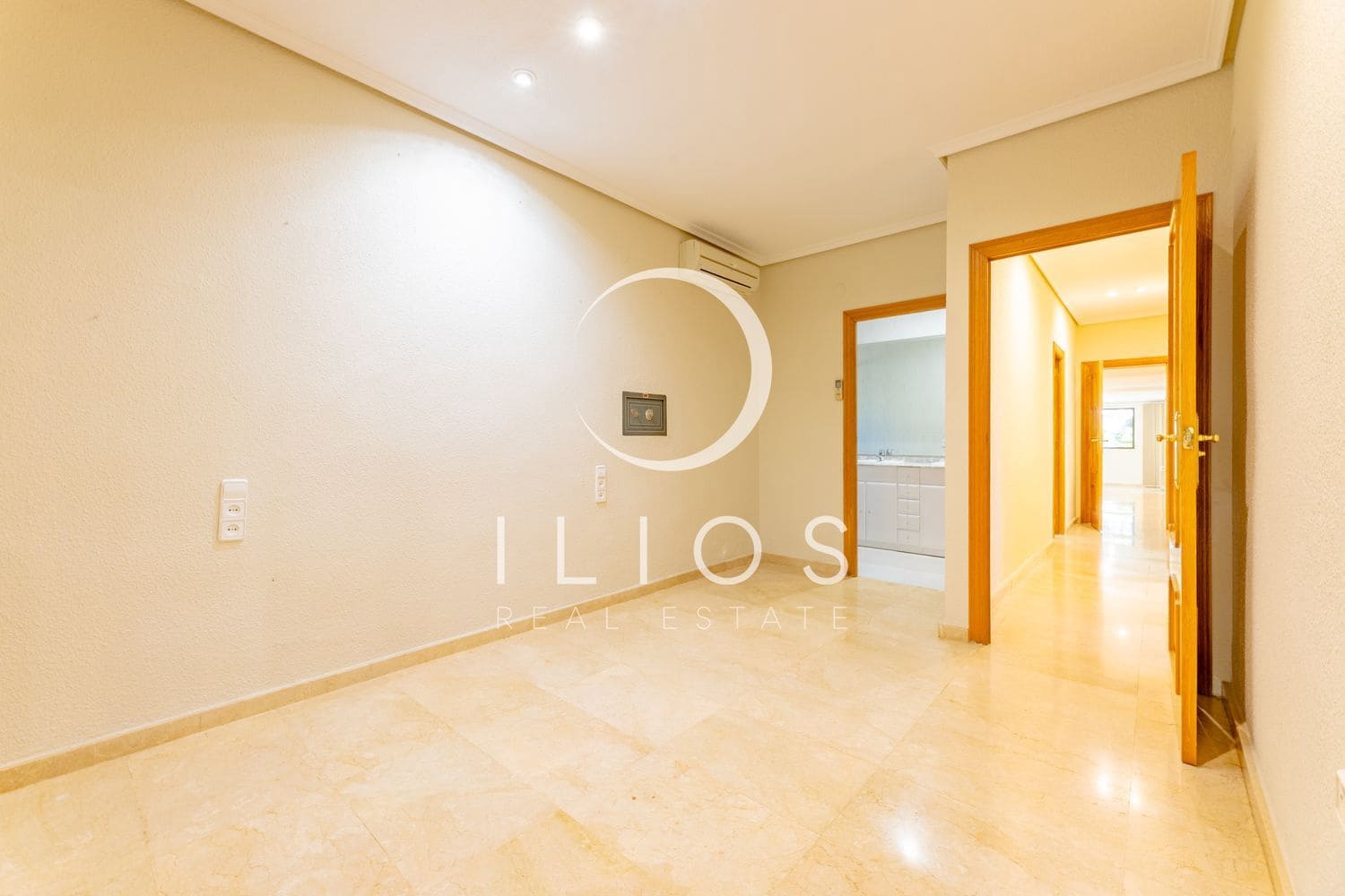 Chalet de 6 habitaciones en València ciudad en alquiler con piscina - 5.500 € (Ref: 9679697)