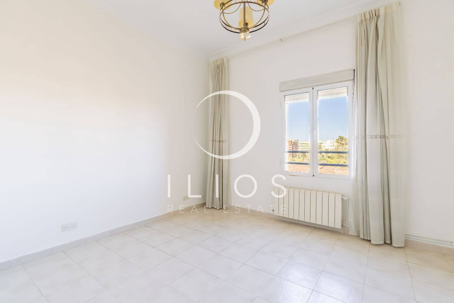 Apartamento de 4 habitaciones en València ciudad en alquiler - 1.950 € (Ref: 9719702)