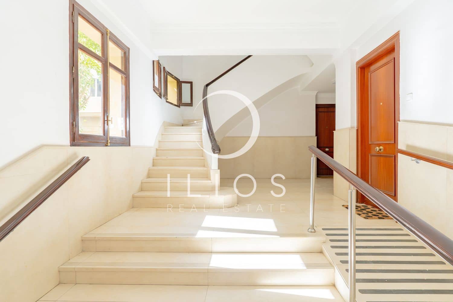 Apartamento de 4 habitaciones en València ciudad en alquiler - 1.950 € (Ref: 9719702)