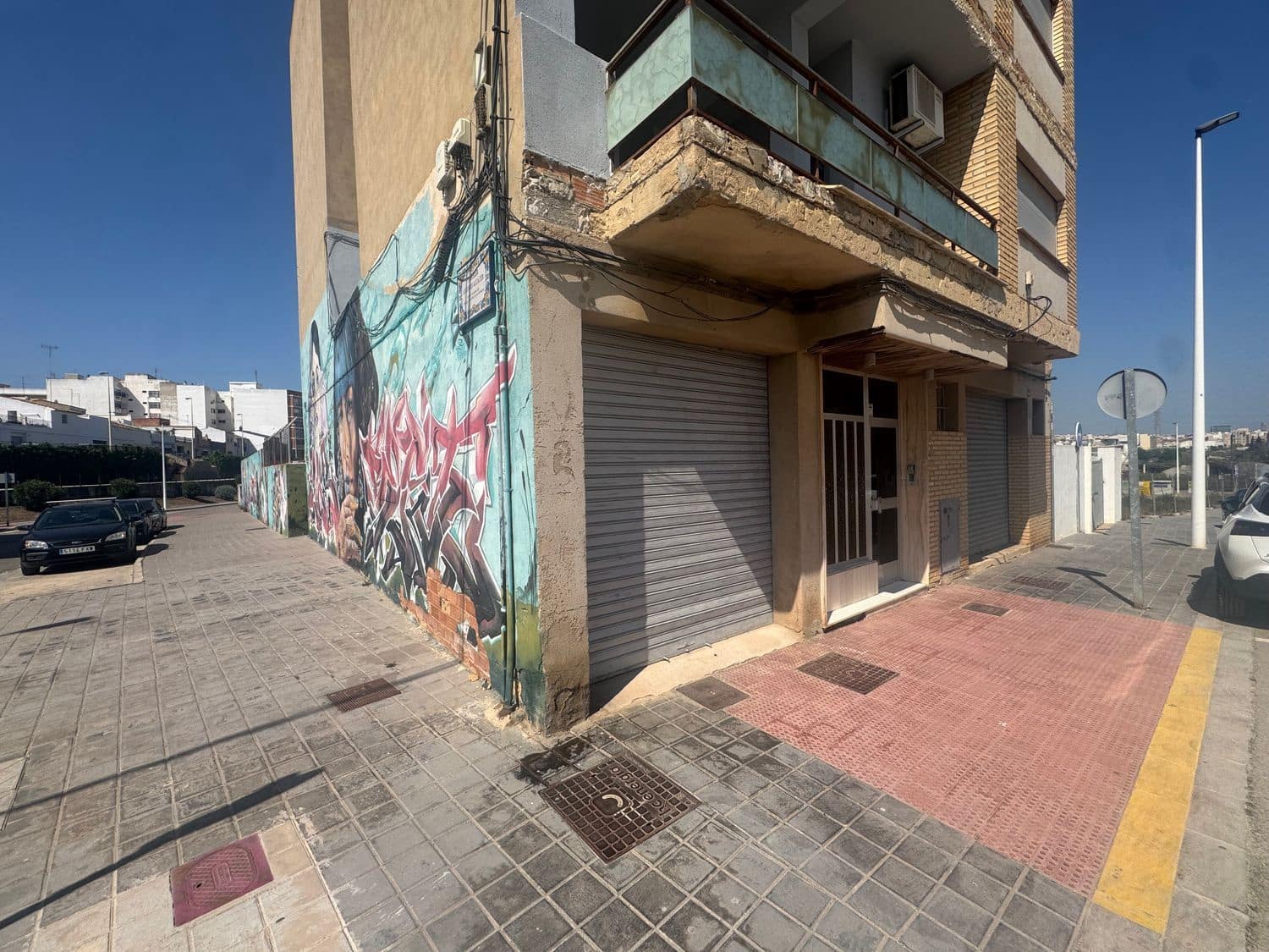 Commercial for sale in Manises - € 155,000 (Ref: 9741639)