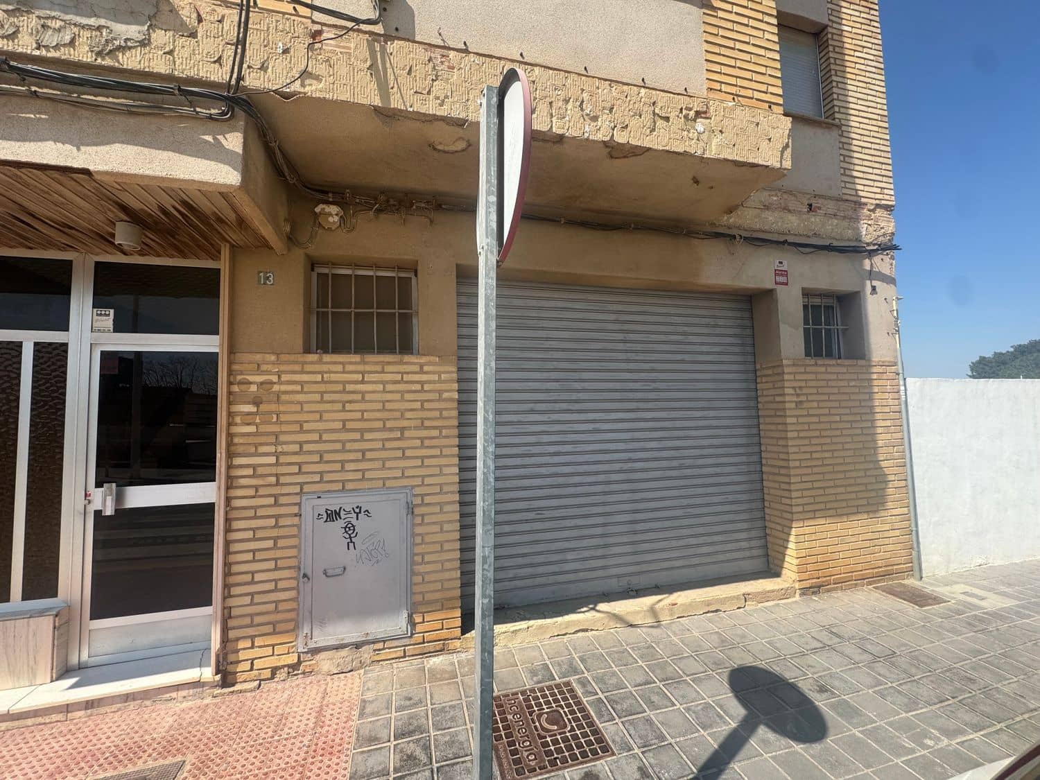 Commercial for sale in Manises - € 155,000 (Ref: 9741639)