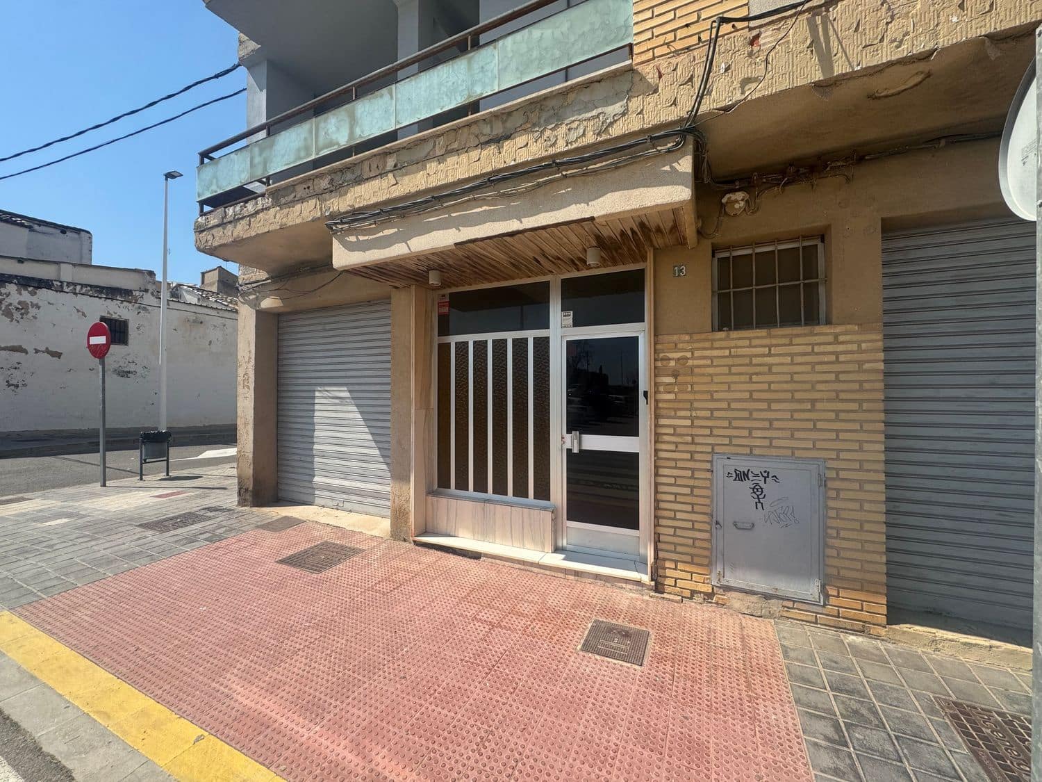 Commercial for sale in Manises - € 155,000 (Ref: 9741639)