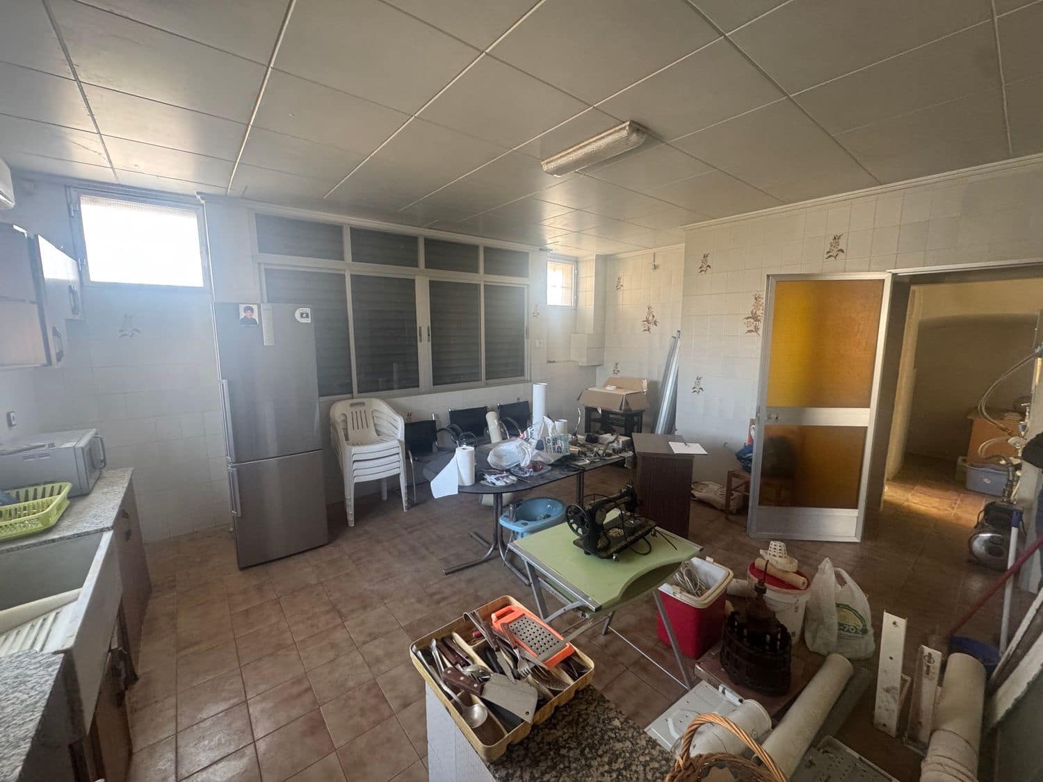 Comercial para venda em Manises - 155 000 € (Ref: 9741639)