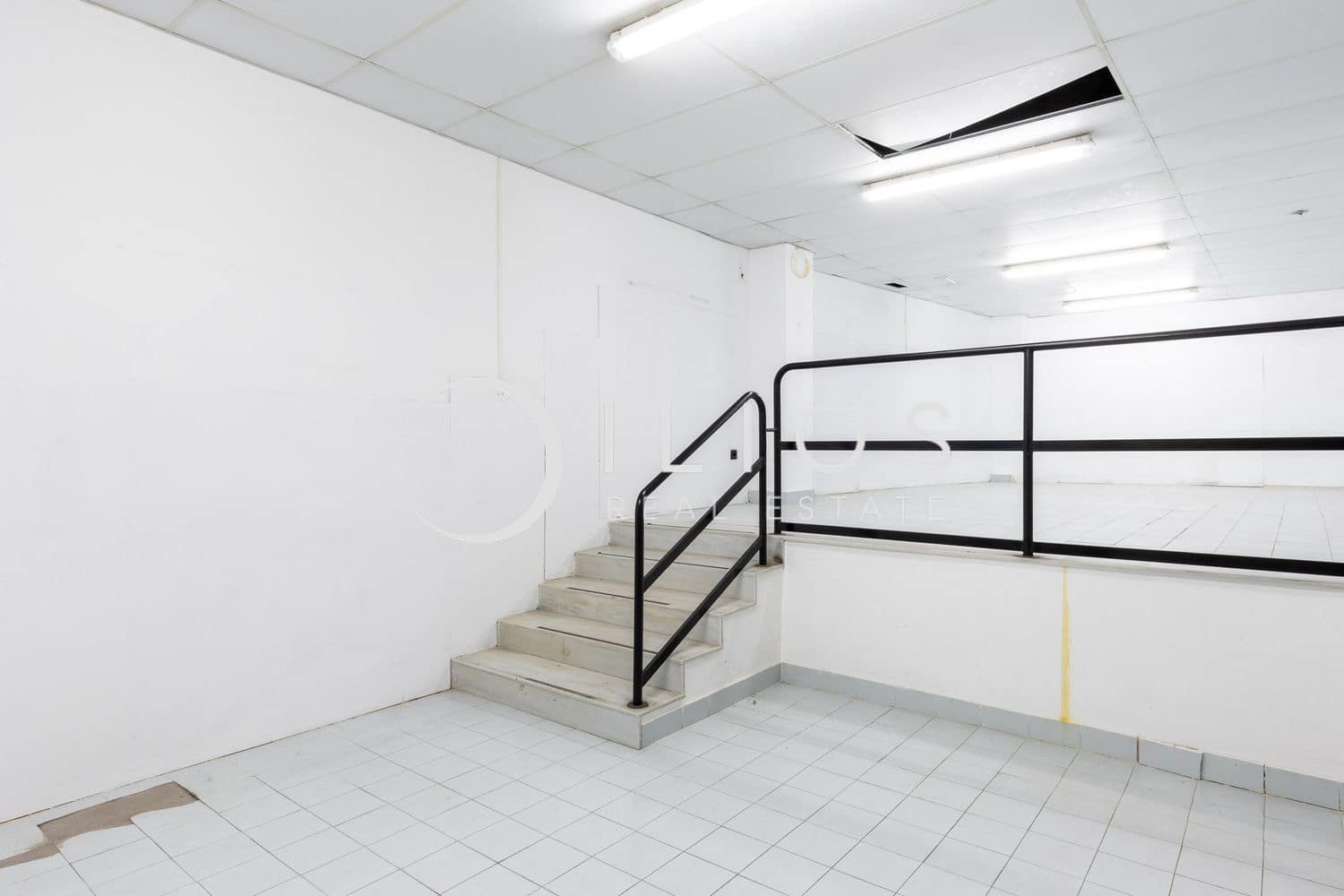 Local Commercial à louer à Valence ville - 2 500 € (Ref: 9741640)