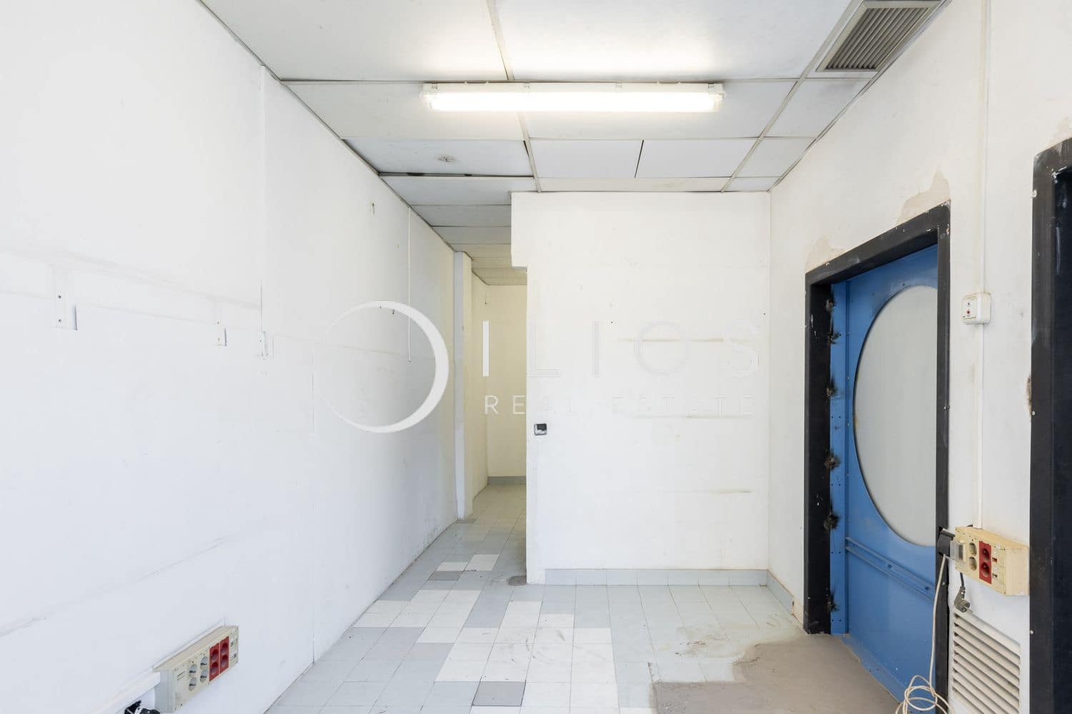 Local Commercial à louer à Valence ville - 2 500 € (Ref: 9741640)