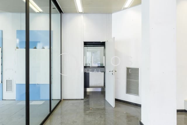 Local Commercial à louer à En Corts, Valence ville - 2 500 € (Ref: 9741640)