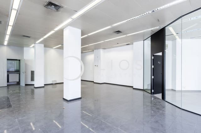 Local Commercial à louer à En Corts, Valence ville - 2 500 € (Ref: 9741640)