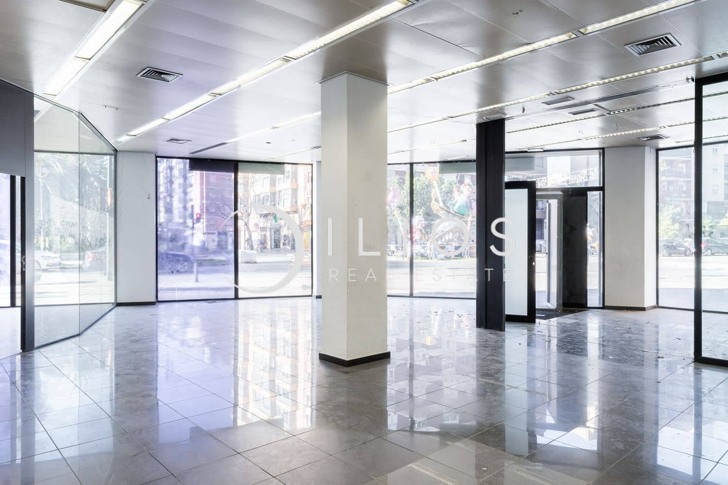 Local Commercial à louer à Valence ville - 2 500 € (Ref: 9741640)