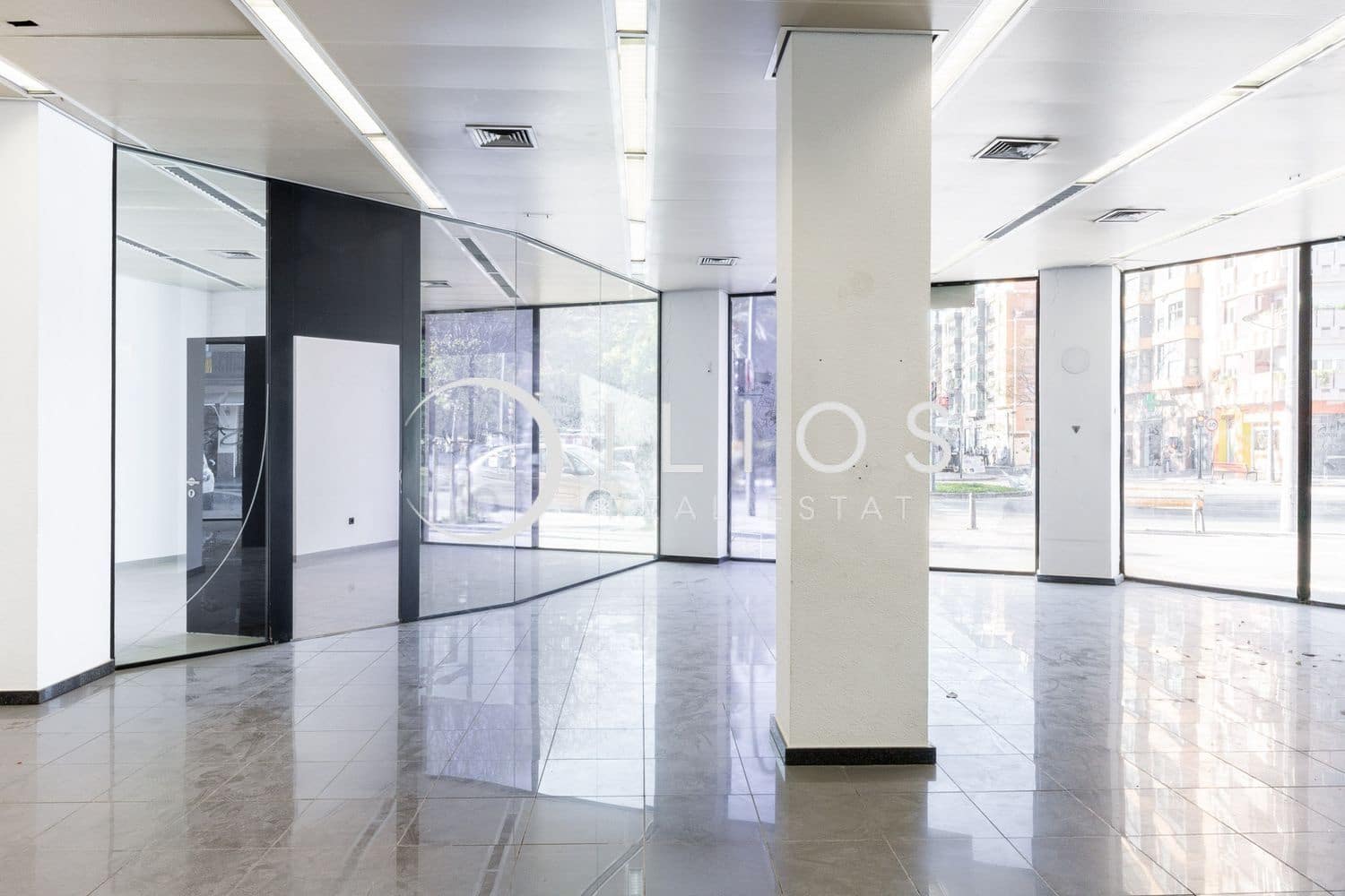 Local Commercial à louer à Valence ville - 2 500 € (Ref: 9741640)