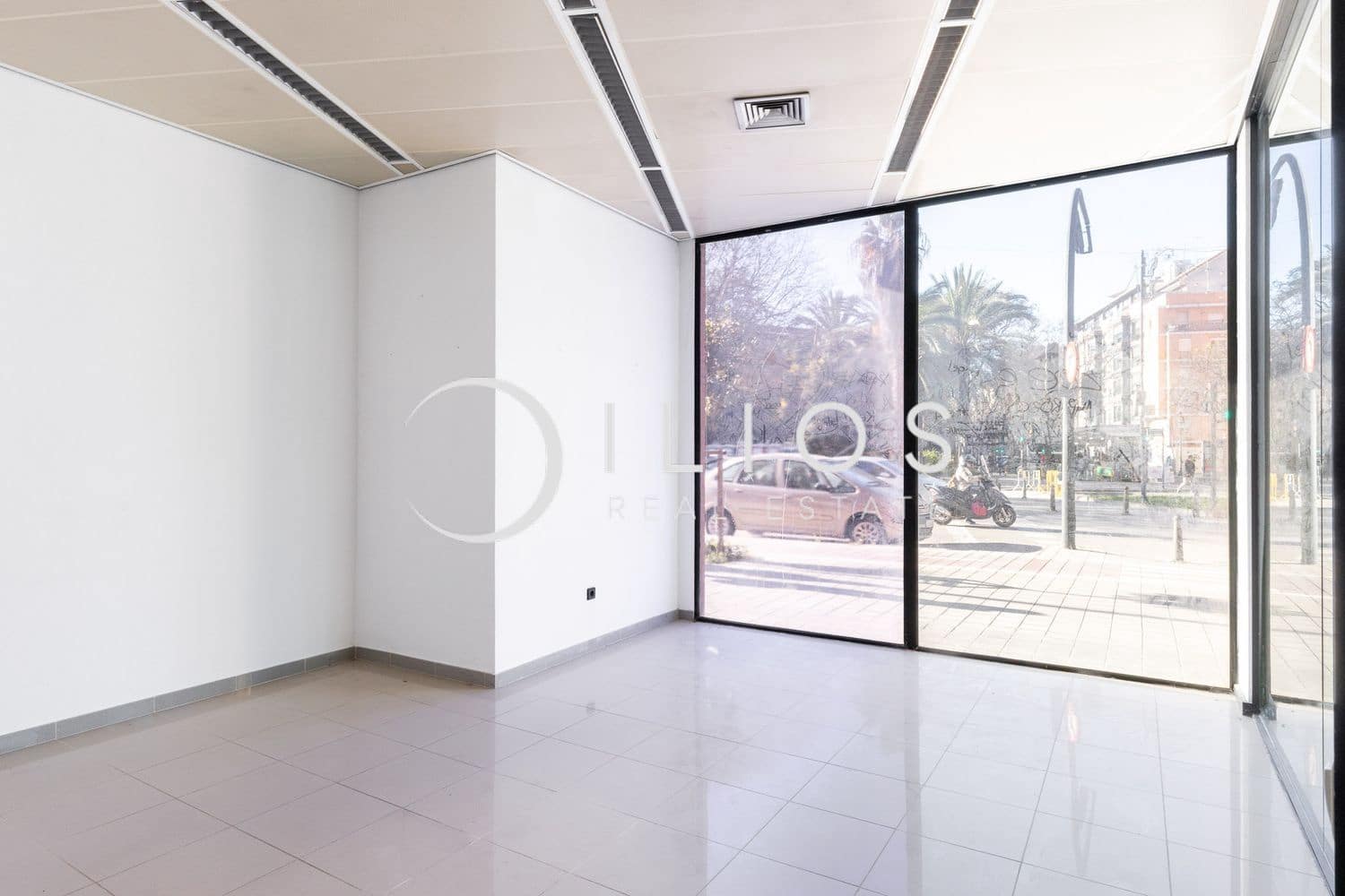 Local Commercial à louer à Valence ville - 2 500 € (Ref: 9741640)