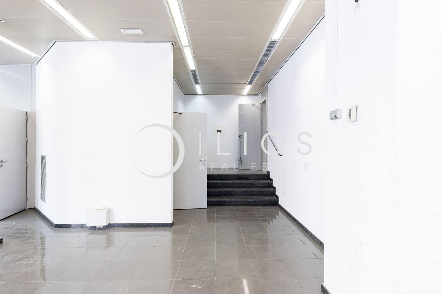 Local Commercial à louer à Valence ville - 2 500 € (Ref: 9741640)