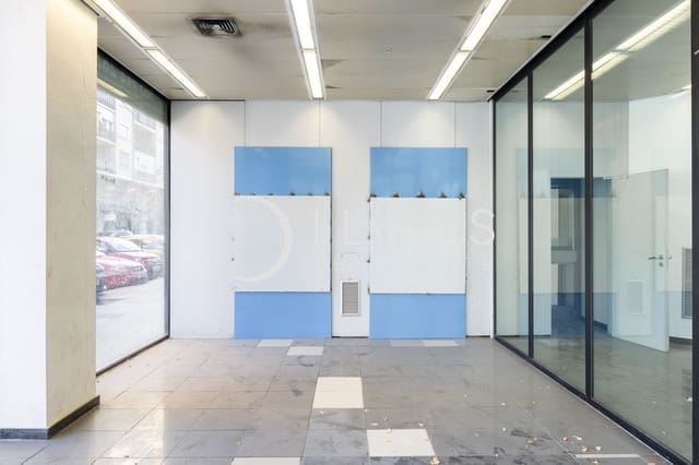 Local Commercial à louer à En Corts, Valence ville - 2 500 € (Ref: 9741640)