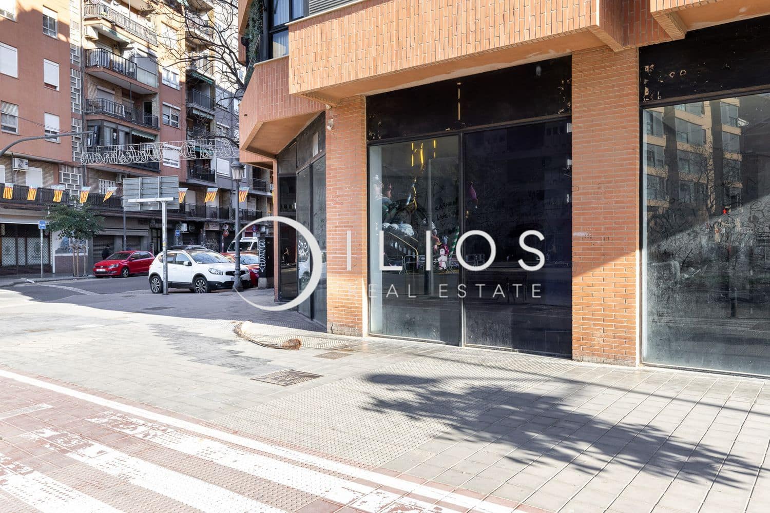 Local Commercial à louer à Valence ville - 2 500 € (Ref: 9741640)