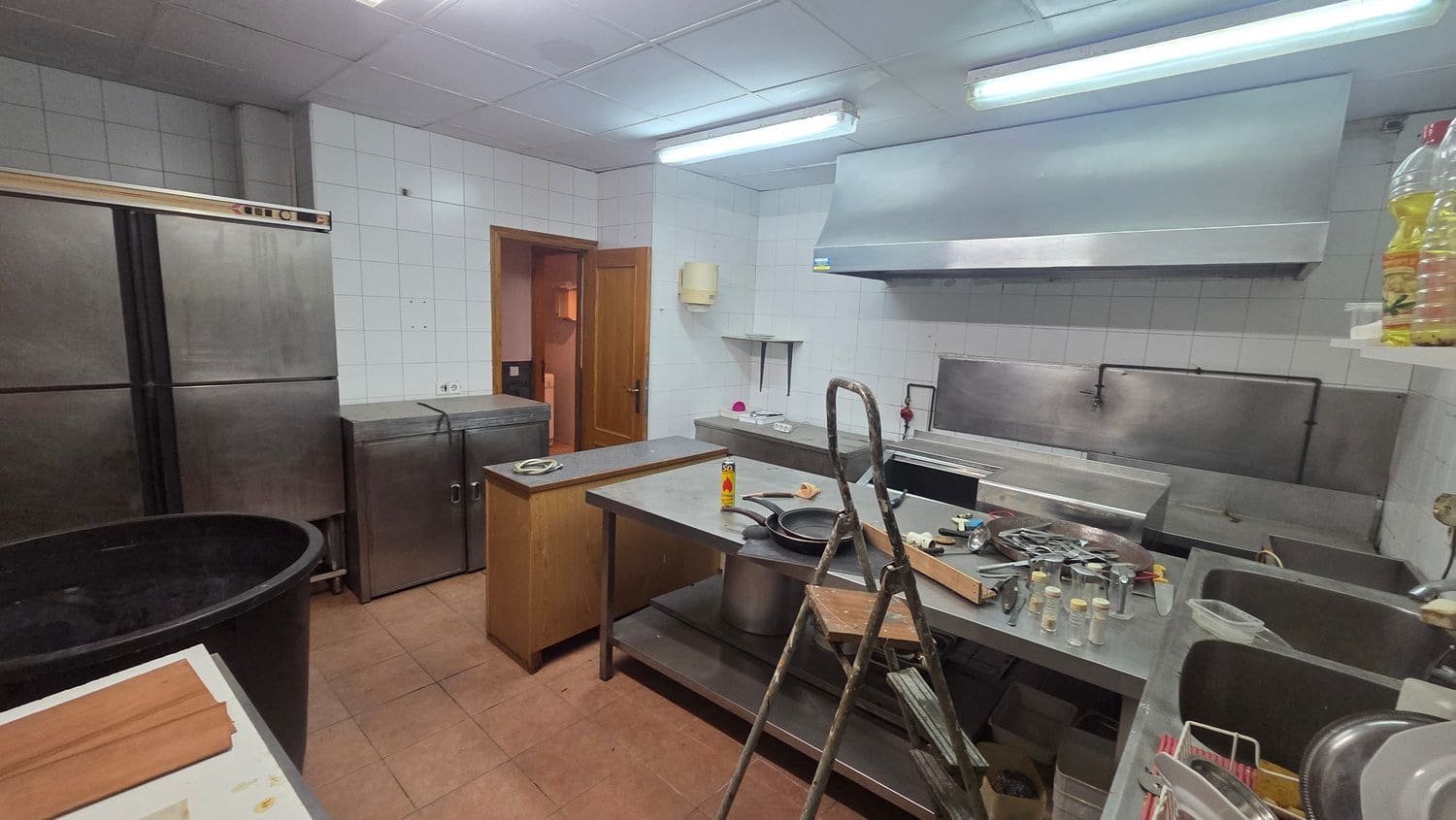 Commercial for sale in Valencia city - € 385,000 (Ref: 9801285)