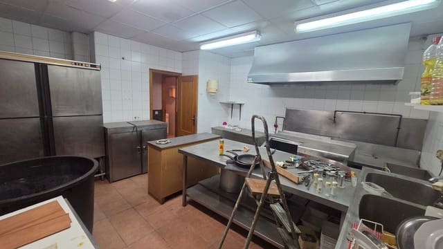 Commercial for sale in La Carrasca, Valencia city - € 385,000 (Ref: 9801285)