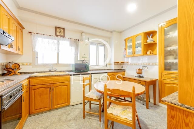 3 bedroom Apartment for sale in Mestalla, Valencia city - € 410,000 (Ref: 9807882)