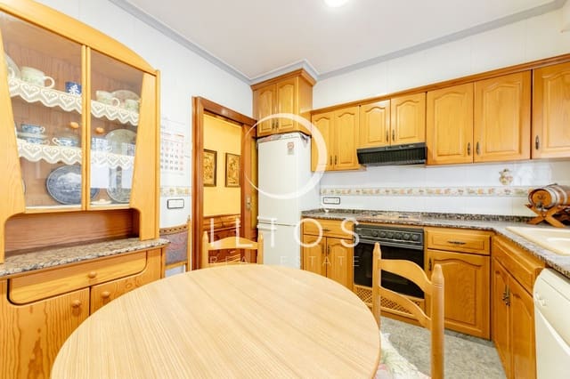 3 bedroom Apartment for sale in Mestalla, Valencia city - € 410,000 (Ref: 9807882)