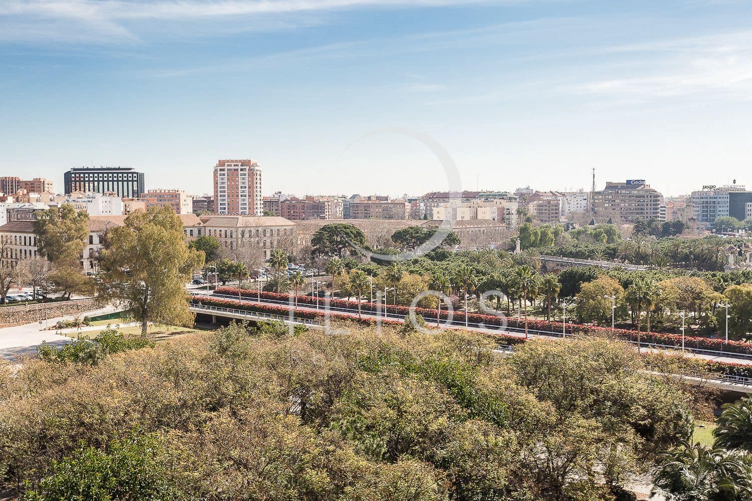 5 bedroom Apartment for sale in Valencia city - € 359,000 (Ref: 9839077)