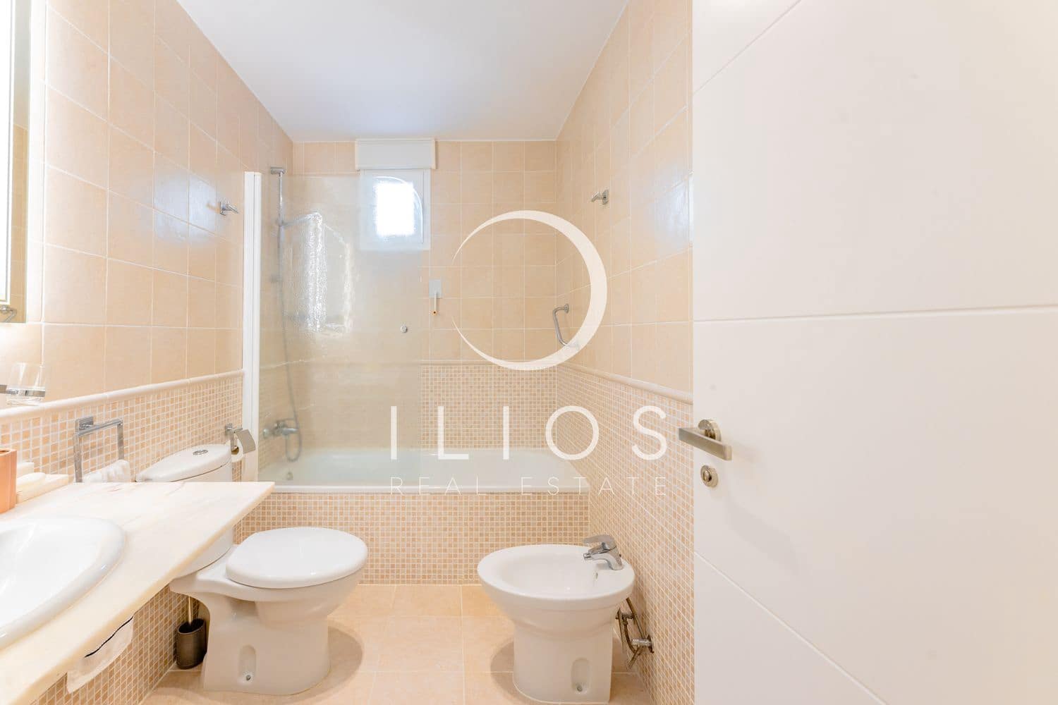 Apartamento de 3 habitaciones en Chiva en venta con piscina - 285.000 € (Ref: 9858064)