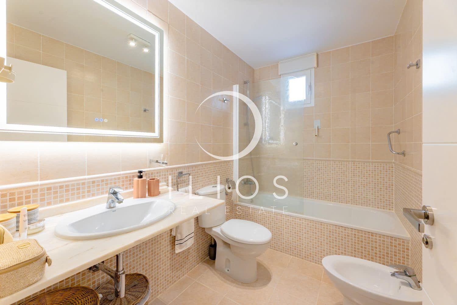 Apartamento de 3 habitaciones en Chiva en venta con piscina - 285.000 € (Ref: 9858064)
