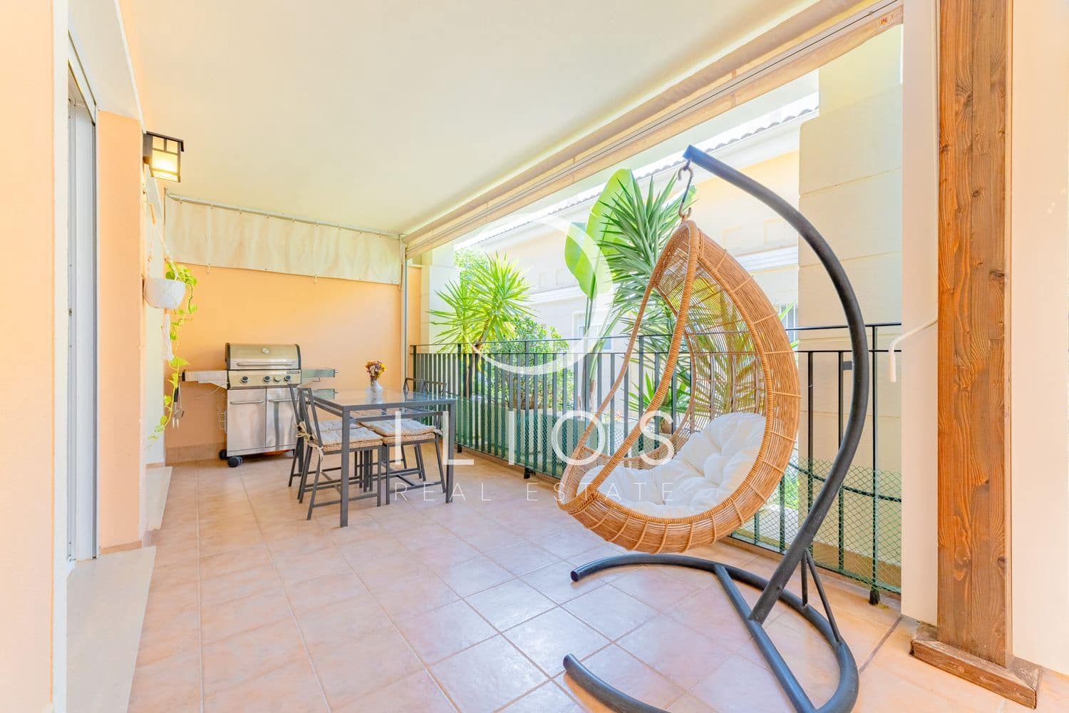 Apartamento de 3 habitaciones en Chiva en venta con piscina - 285.000 € (Ref: 9858064)