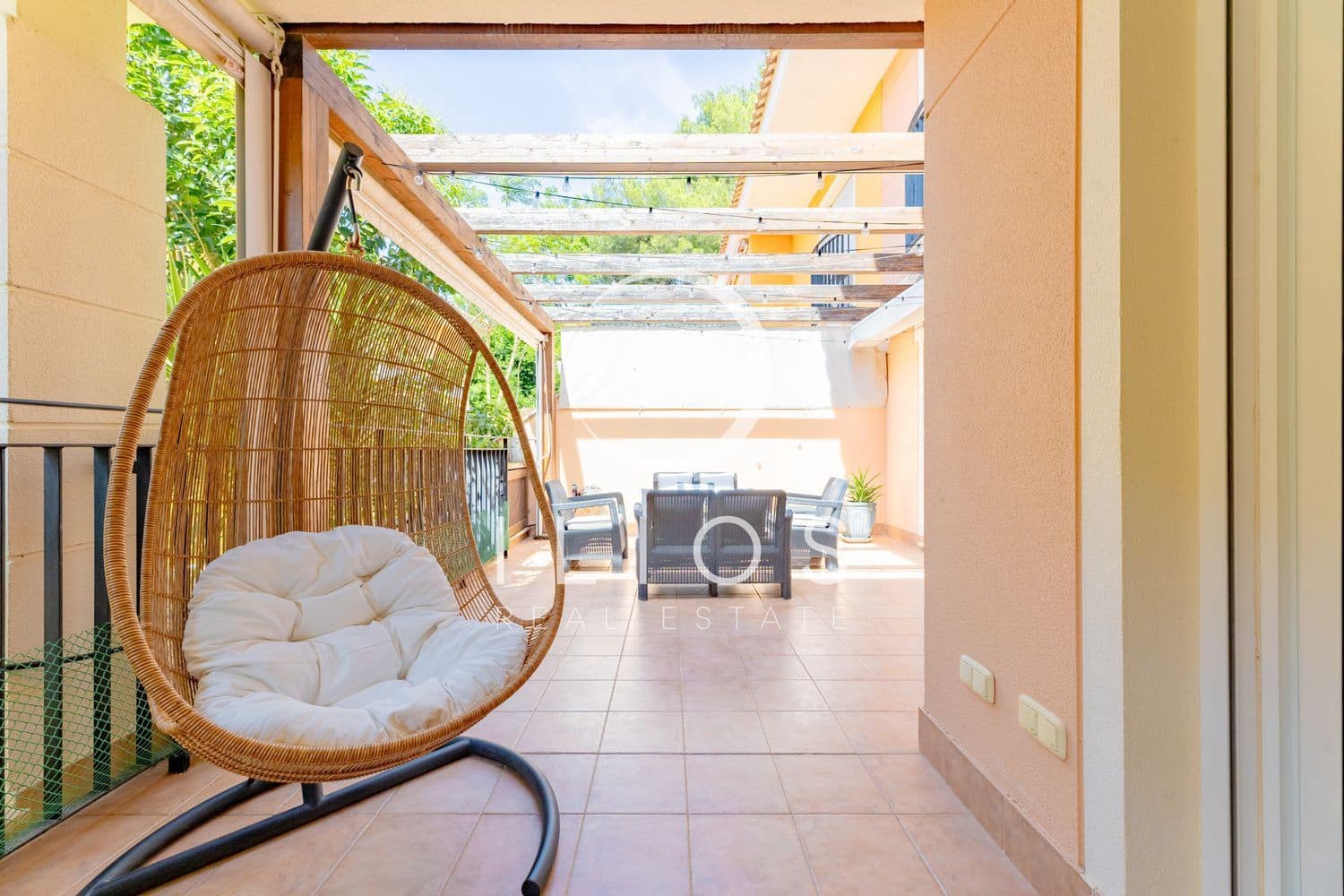 Apartamento de 3 habitaciones en Chiva en venta con piscina - 285.000 € (Ref: 9858064)