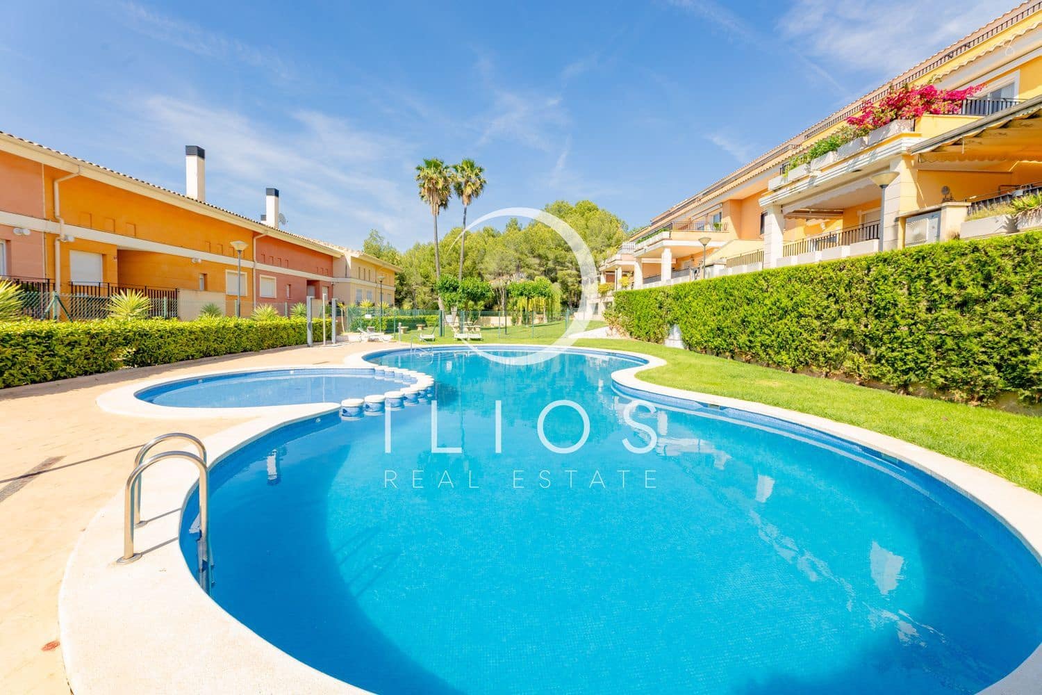 Apartamento de 3 habitaciones en Chiva en venta con piscina - 285.000 € (Ref: 9858064)