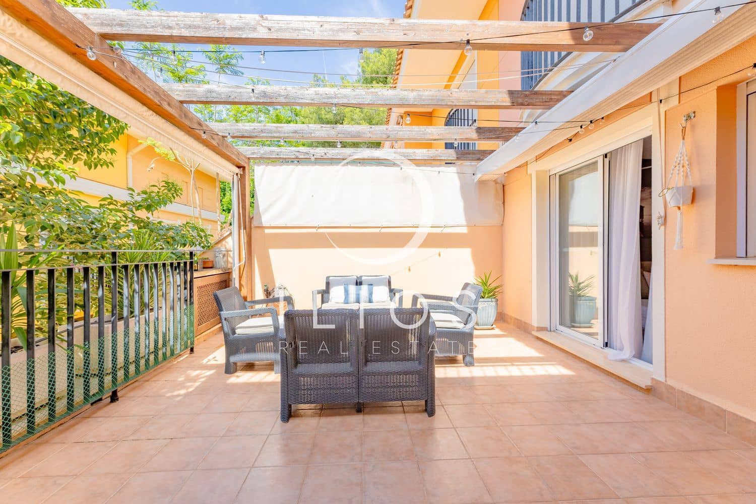Apartamento de 3 habitaciones en Chiva en venta con piscina - 285.000 € (Ref: 9858064)
