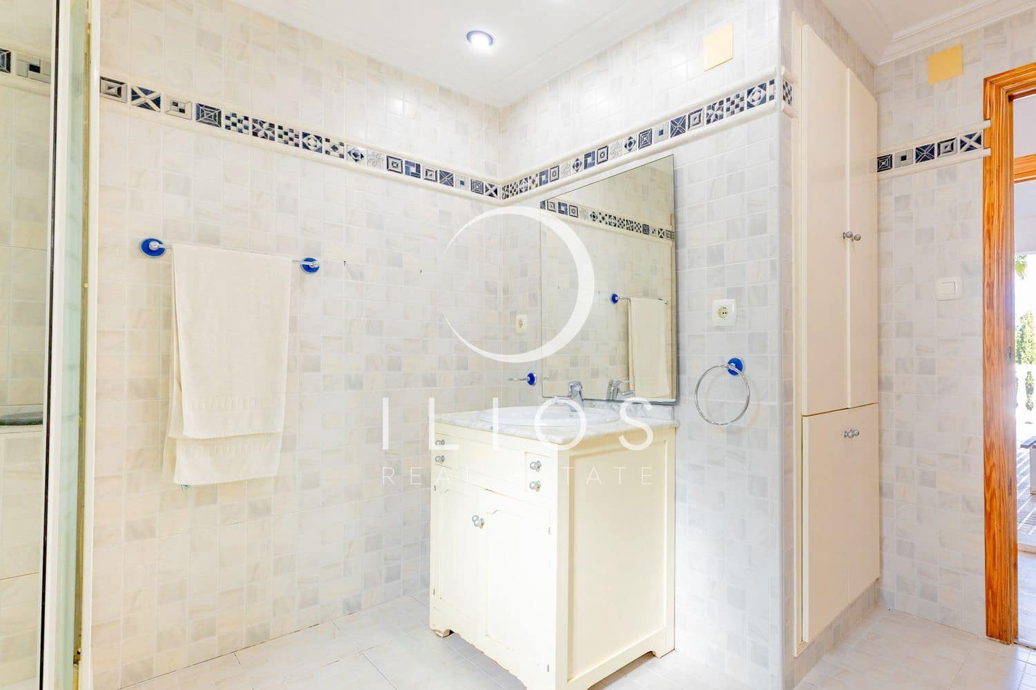 4 bedroom Villa for sale in Vilamarxant / Villamarchante with pool - € 269,000 (Ref: 9869949)