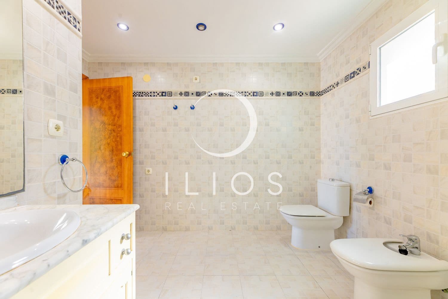 4 bedroom Villa for sale in Vilamarxant / Villamarchante with pool - € 269,000 (Ref: 9869949)