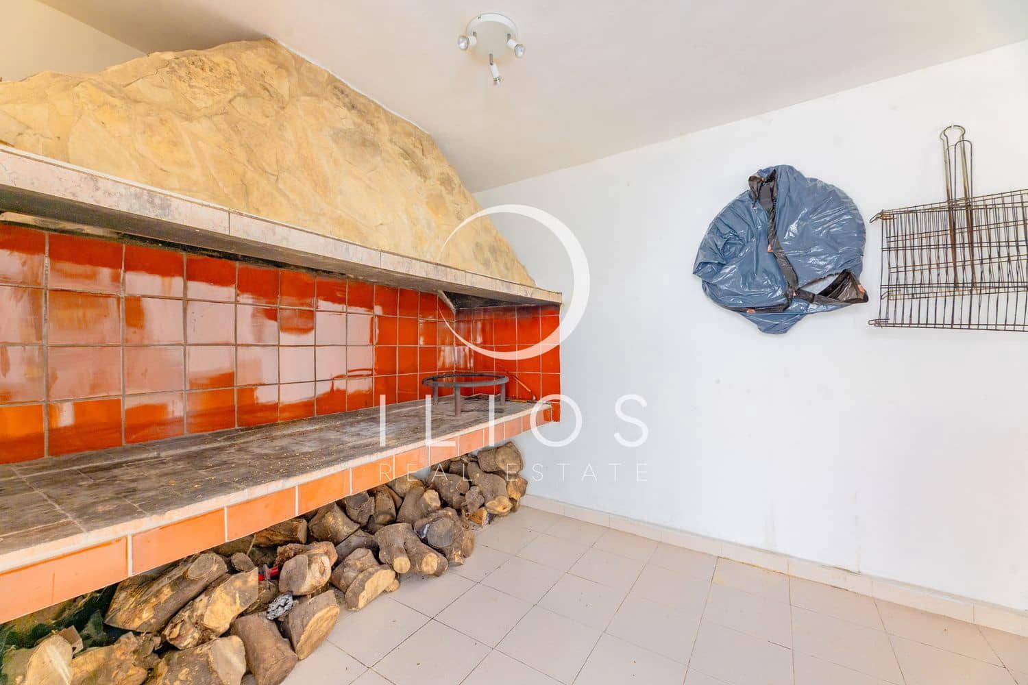 4 bedroom Villa for sale in Vilamarxant / Villamarchante with pool - € 269,000 (Ref: 9869949)
