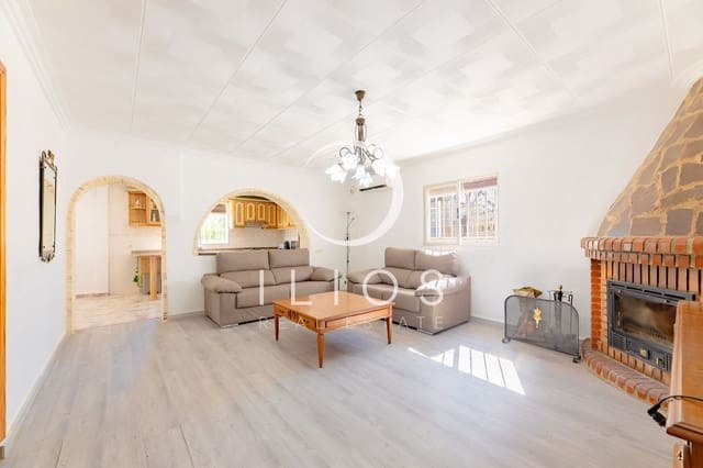 4 soveværelse Villa til salg i Vilamarxant / Villamarchante med swimmingpool garage - € 269.000 (Ref: 9869949)